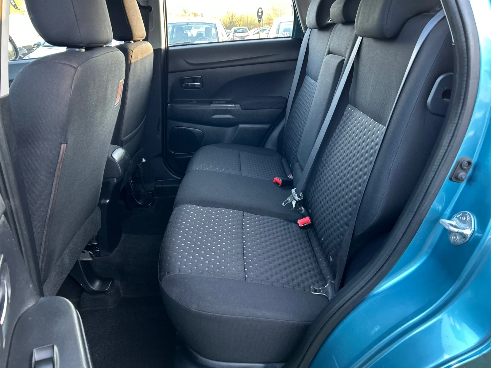 Mitsubishi Outlander 1.8 6ск 4х4 ЕU5 , снимка 7 - Автомобили и джипове - 55657602