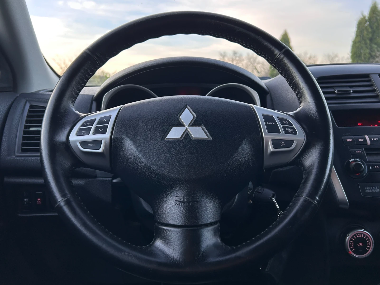 Mitsubishi Outlander 1.8 6ск 4х4 ЕU5 , снимка 11 - Автомобили и джипове - 55657602