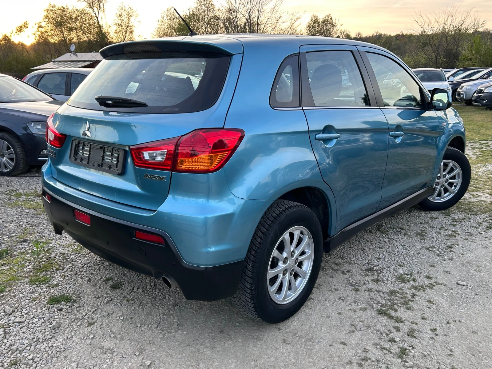 Mitsubishi Outlander 1.8 6ск 4х4 ЕU5 , снимка 4 - Автомобили и джипове - 55657602