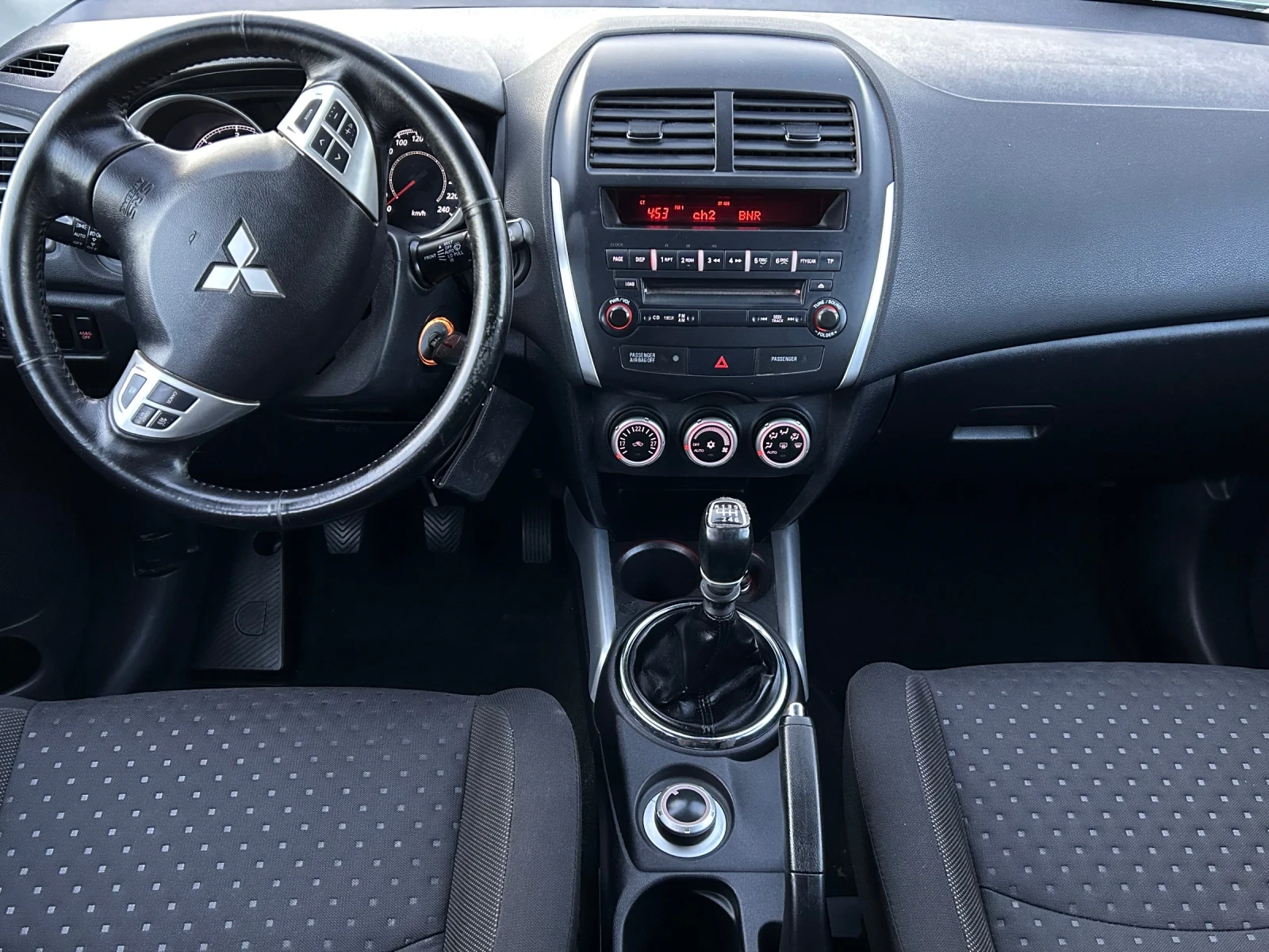 Mitsubishi Outlander 1.8 6ск 4х4 ЕU5 , снимка 8 - Автомобили и джипове - 55657602