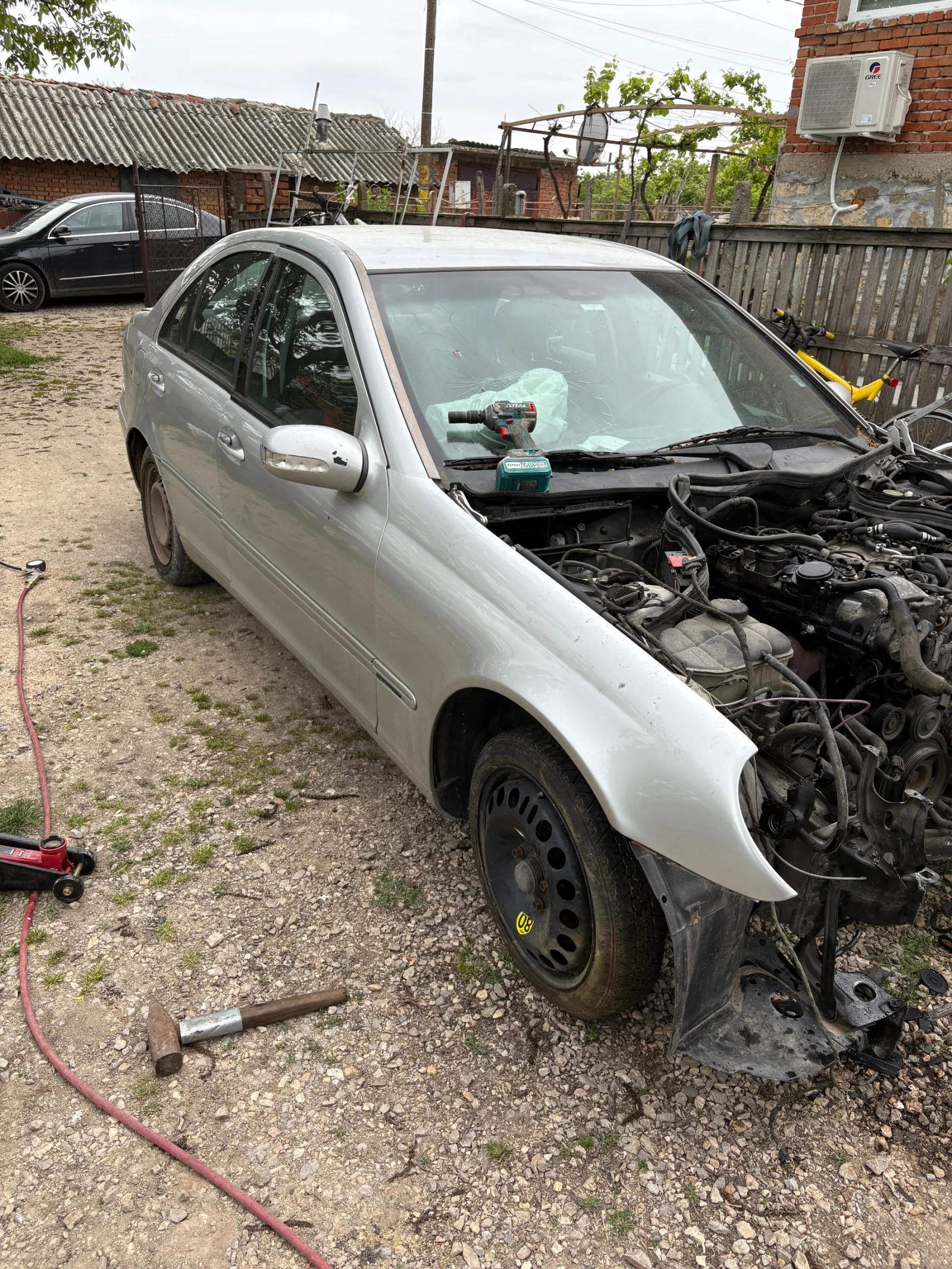Продава се на части Mercedes c220 dci 2002