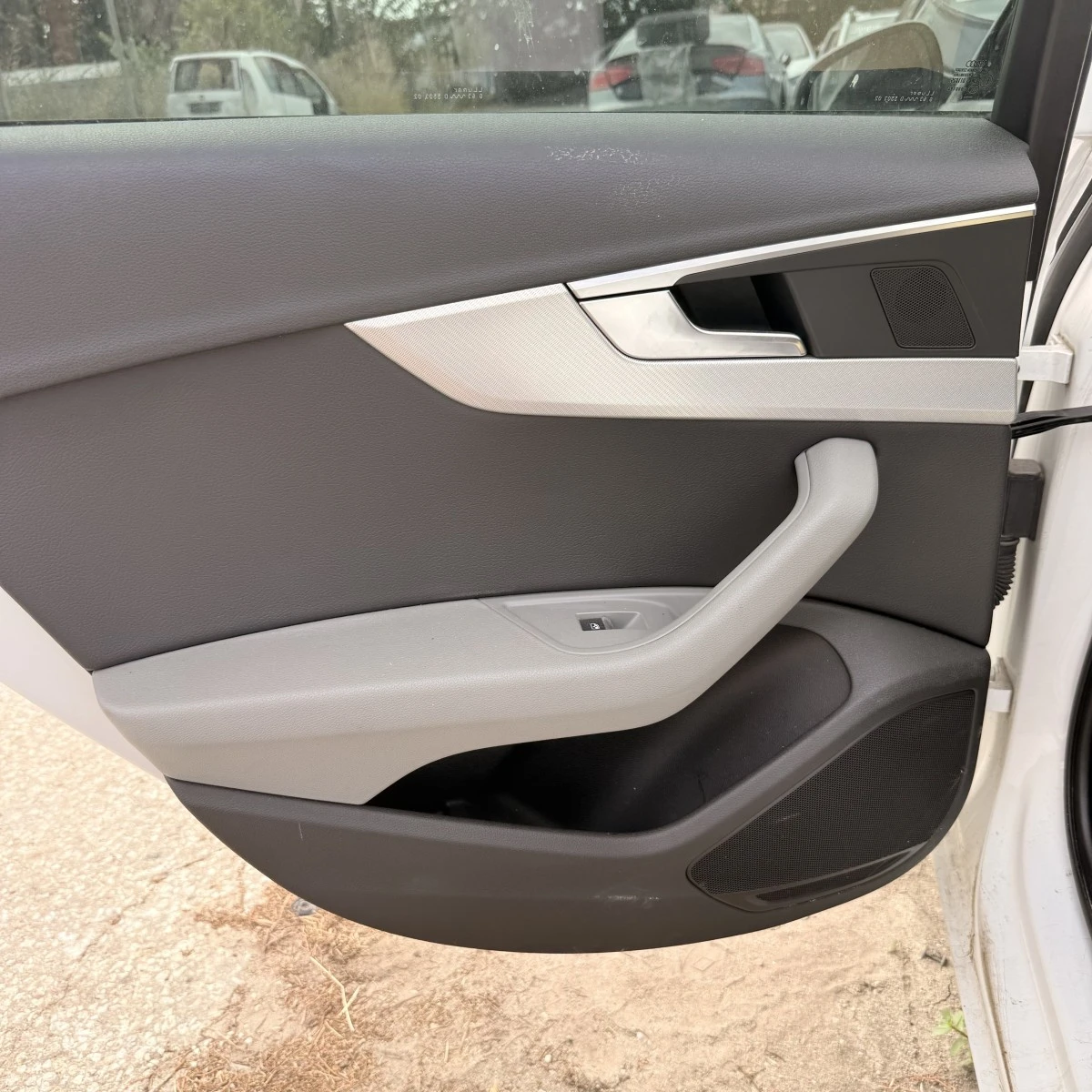 Кора на задна лява врата Audi A4 B9 8W Седан 8W5867013