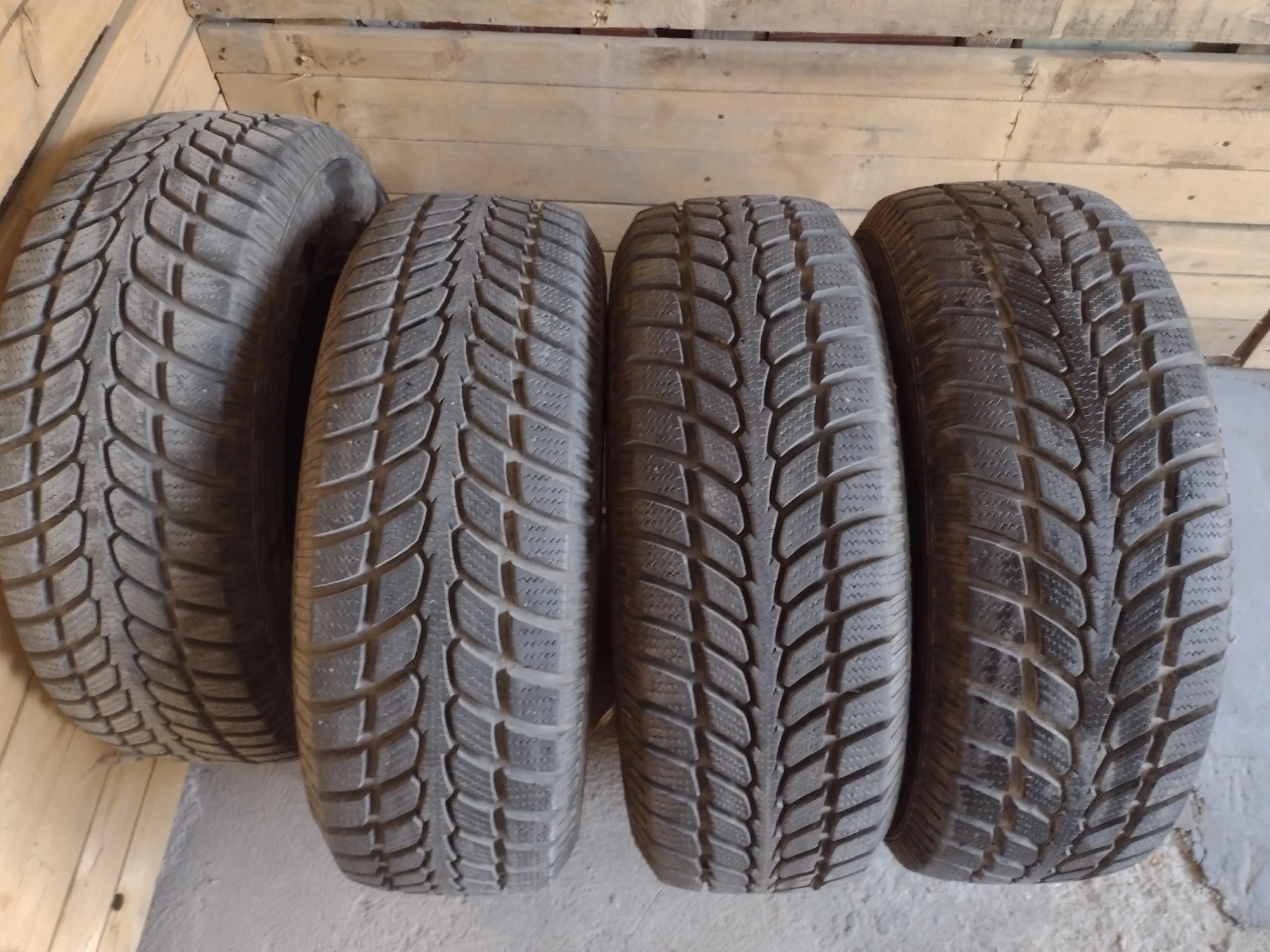 Гуми Зимни 255/70R16