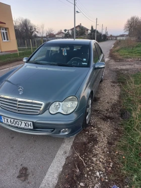 Mercedes-Benz C 200 Седан, снимка 4