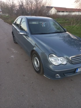 Mercedes-Benz C 200 Седан, снимка 3