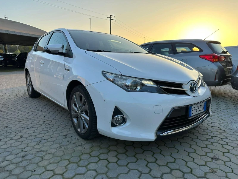 Toyota Auris 1.8 HYBRID EURO 5B, снимка 3 - Автомобили и джипове - 47789679