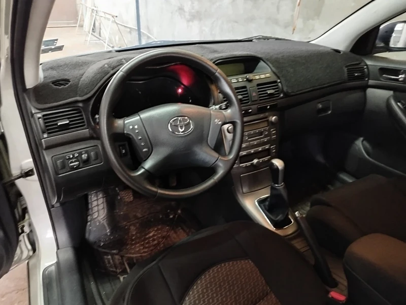 Toyota Avensis 2.0 D-4D, снимка 4 - Автомобили и джипове - 48929997