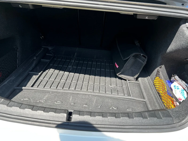 BMW 320 320xd, снимка 13 - Автомобили и джипове - 52515055