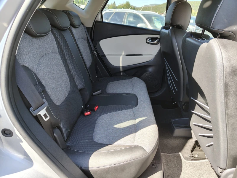 Renault Captur 1.2, снимка 15 - Автомобили и джипове - 51567403