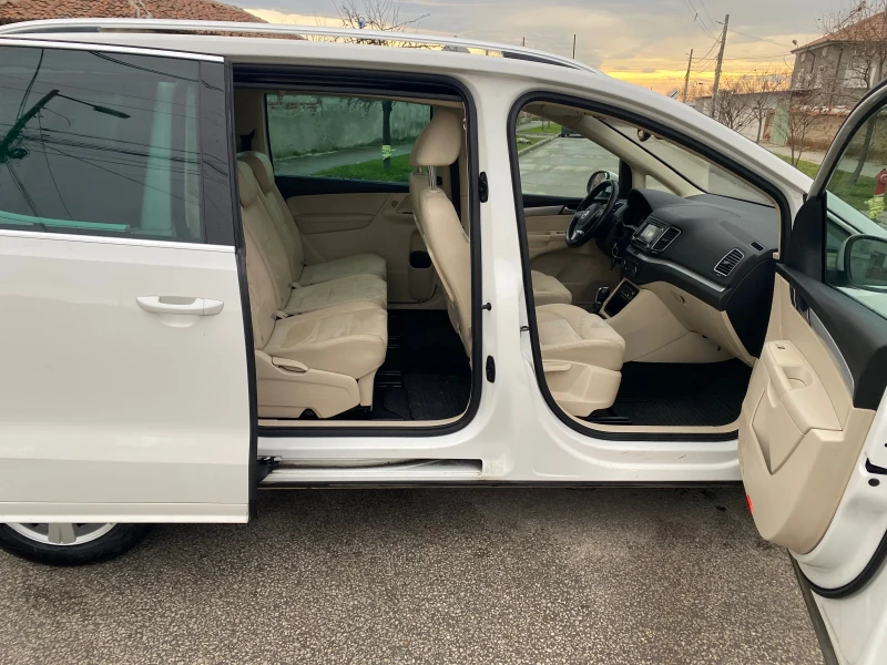 VW Sharan 2.0TDI DSG ЕЛ.ВРАТИ ПЕРФЕКТНО СЪСТОЯНИЕ, снимка 7 - Автомобили и джипове - 53092056