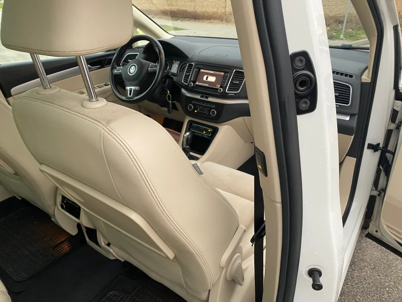 VW Sharan 2.0TDI DSG ЕЛ.ВРАТИ ПЕРФЕКТНО СЪСТОЯНИЕ, снимка 10 - Автомобили и джипове - 53092056