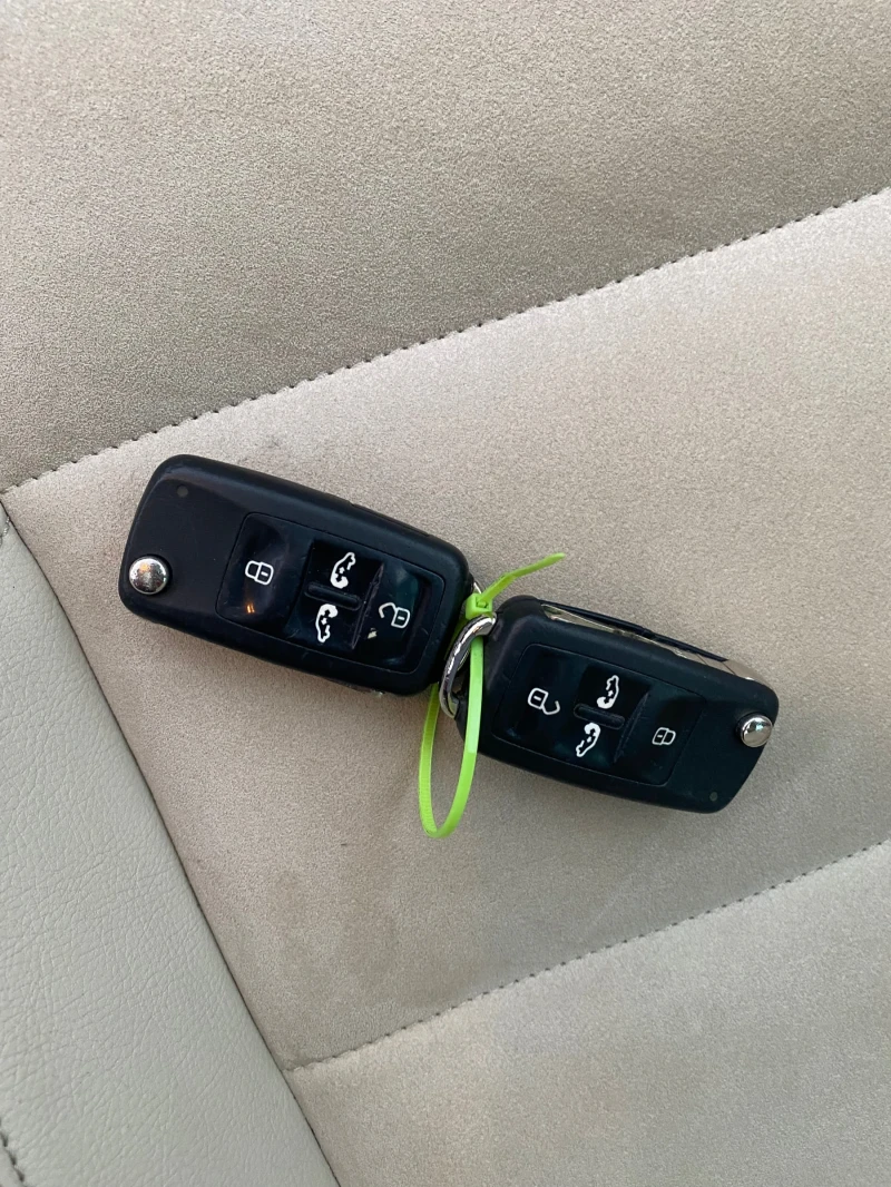 VW Sharan 2.0TDI DSG ЕЛ.ВРАТИ ПЕРФЕКТНО СЪСТОЯНИЕ, снимка 14 - Автомобили и джипове - 53092056