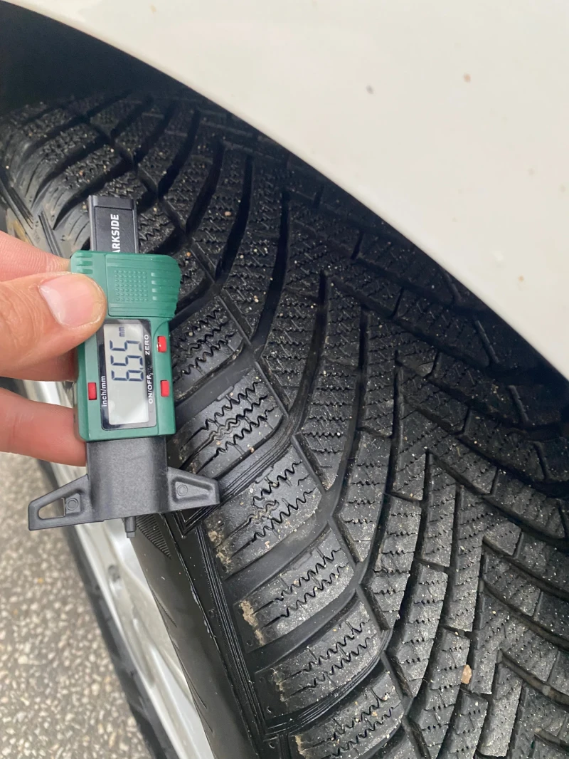 VW Sharan 2.0TDI DSG ЕЛ.ВРАТИ ПЕРФЕКТНО СЪСТОЯНИЕ, снимка 16 - Автомобили и джипове - 53092056