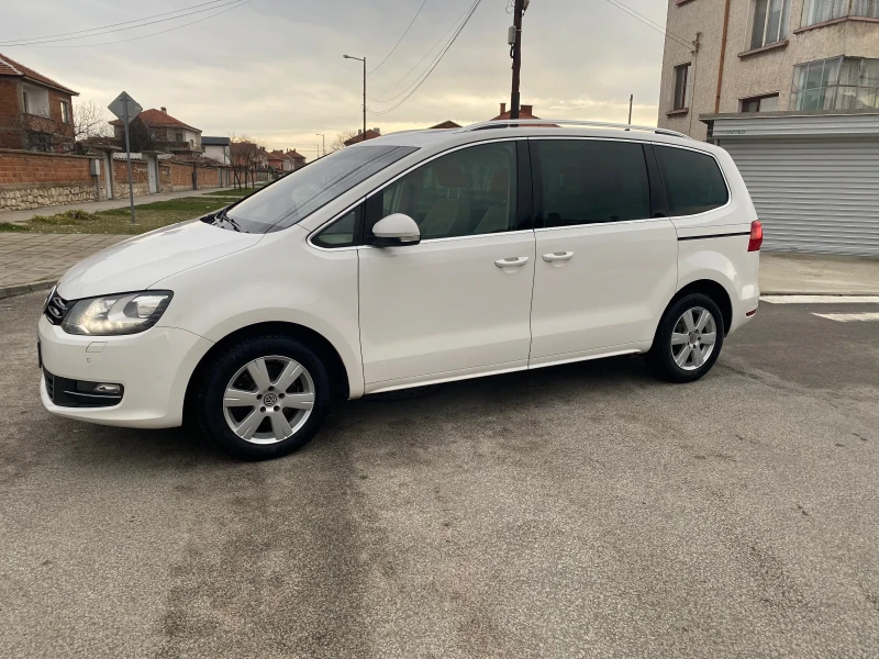 VW Sharan 2.0TDI DSG ЕЛ.ВРАТИ ПЕРФЕКТНО СЪСТОЯНИЕ, снимка 4 - Автомобили и джипове - 53092056