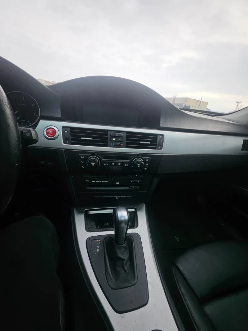 BMW 330, снимка 13 - Автомобили и джипове - 53347506