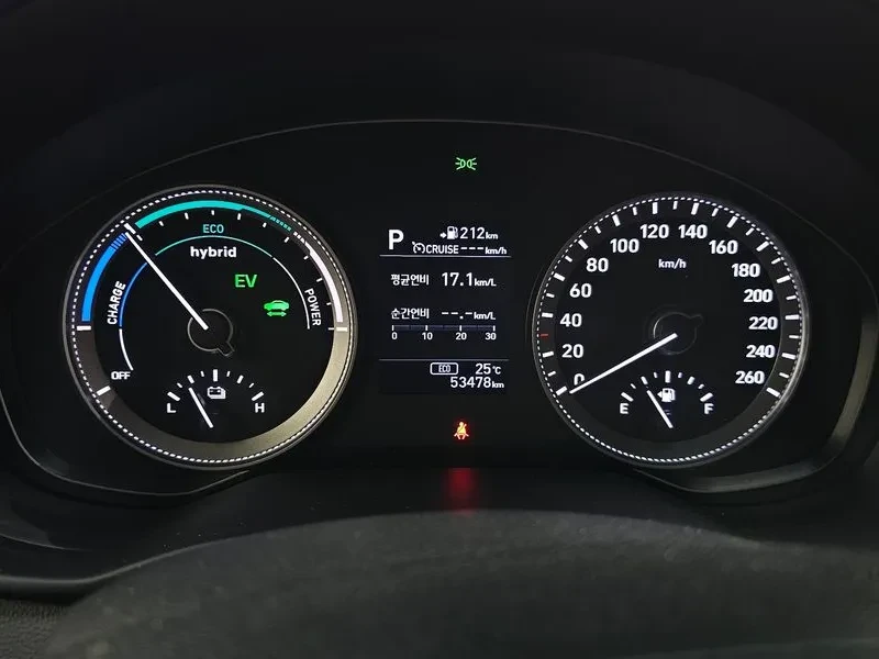 Hyundai Grandeur Hybrid Premium, снимка 8 - Автомобили и джипове - 55643736