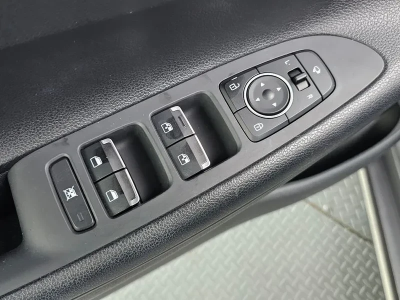 Hyundai Grandeur Hybrid Premium, снимка 16 - Автомобили и джипове - 55643736