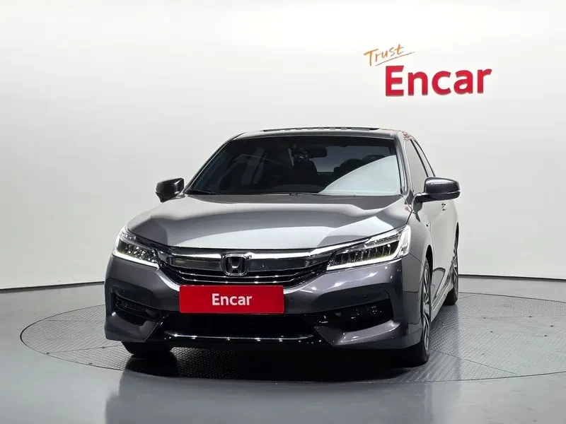 Honda Accord 2.0 Hybrid - САМО 30% АВАНС!, снимка 5 - Автомобили и джипове - 55660036