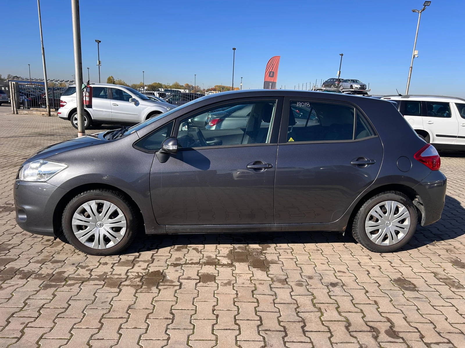 Toyota Auris 1.3i EURO 5 - изображение 9
