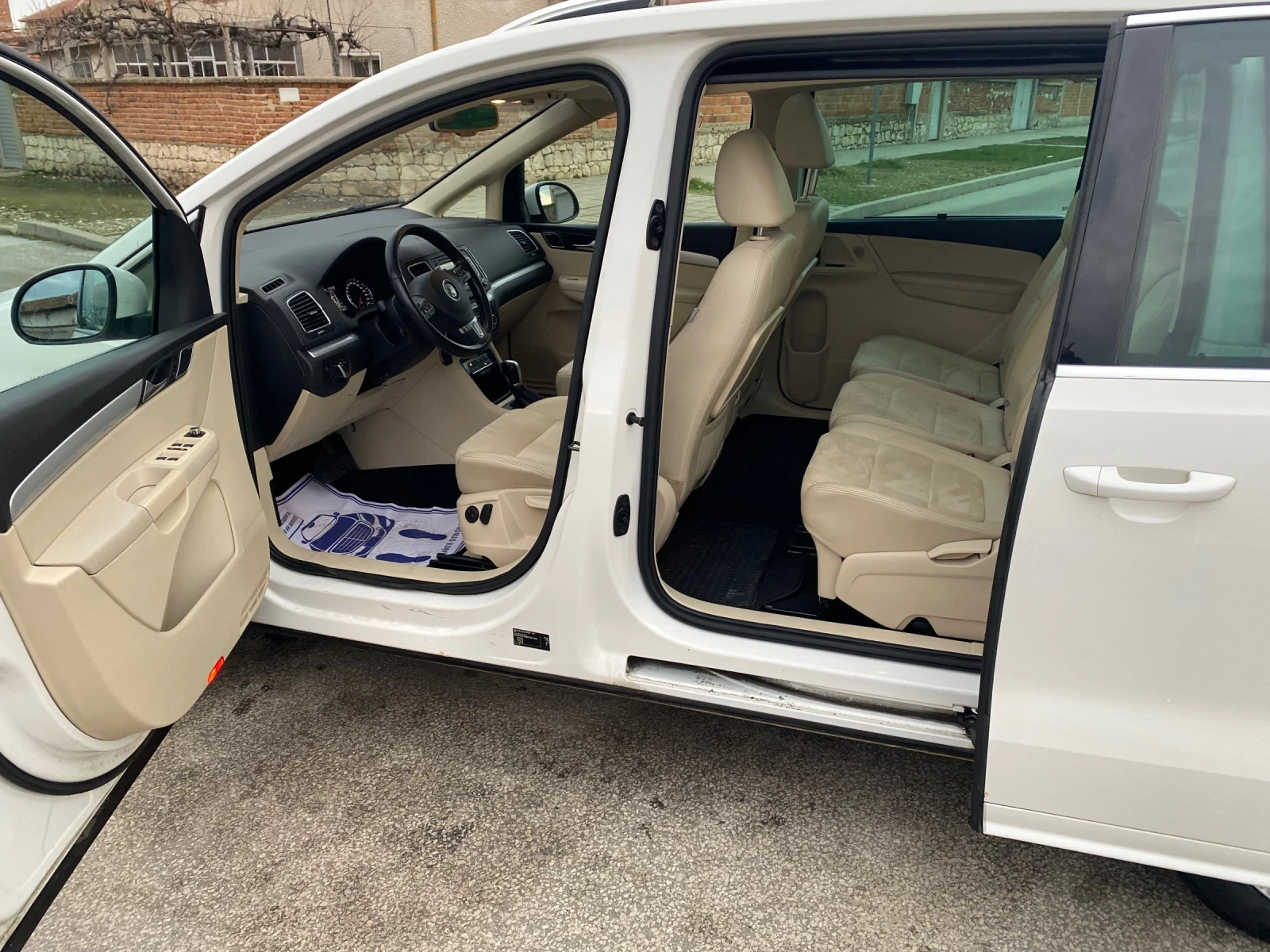 VW Sharan 2.0TDI DSG ЕЛ.ВРАТИ ПЕРФЕКТНО СЪСТОЯНИЕ - изображение 8