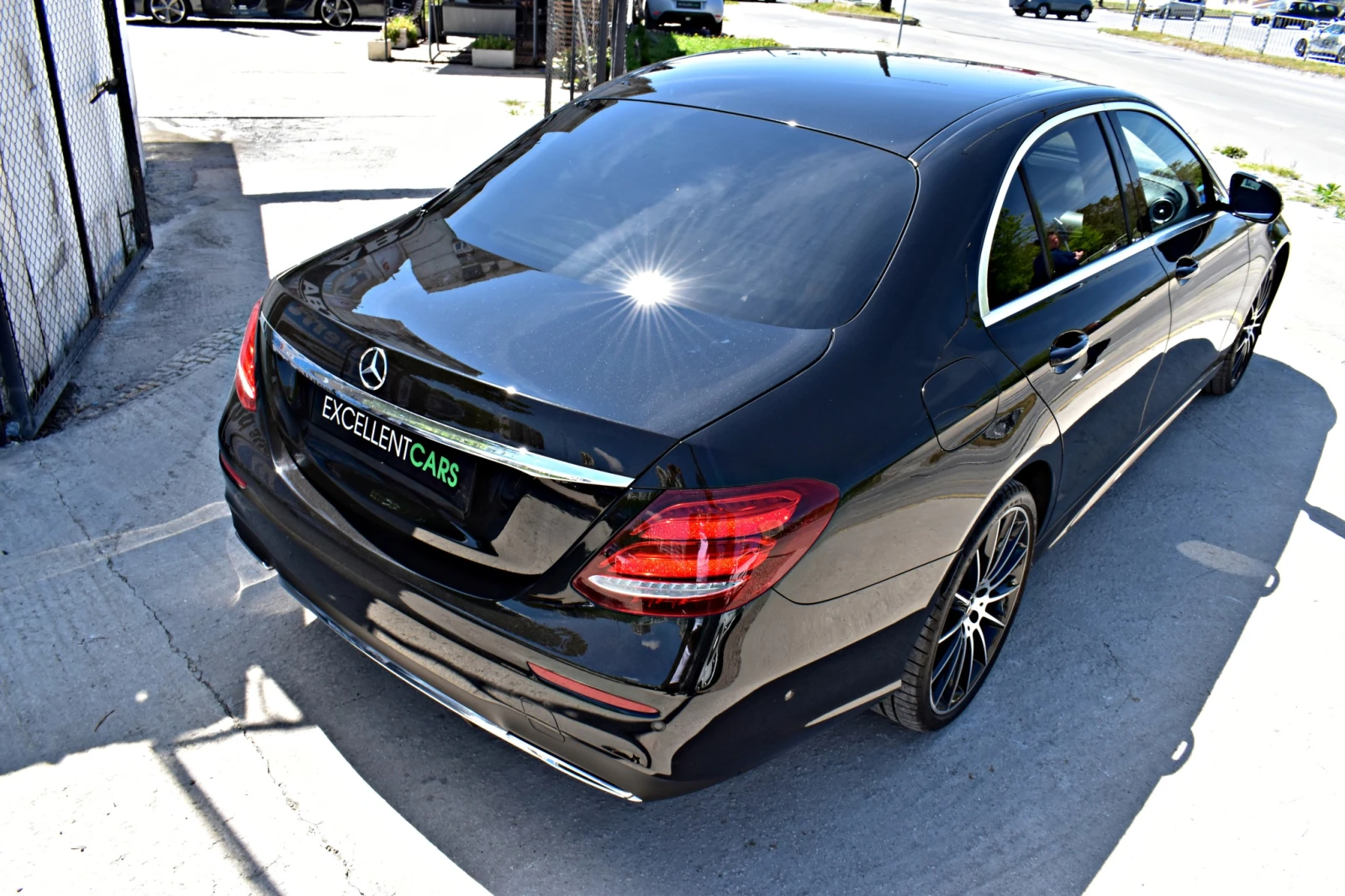 Mercedes-Benz E 220 4MATIC AMG-PACKET* FULL LED* DIGITAL* AMBIENT LIGH - изображение 6