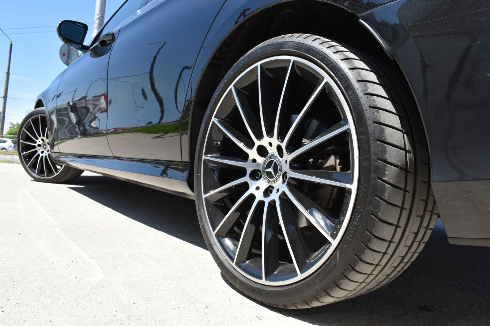 Mercedes-Benz E 220 4MATIC AMG-PACKET* FULL LED* DIGITAL* AMBIENT LIGH - изображение 2