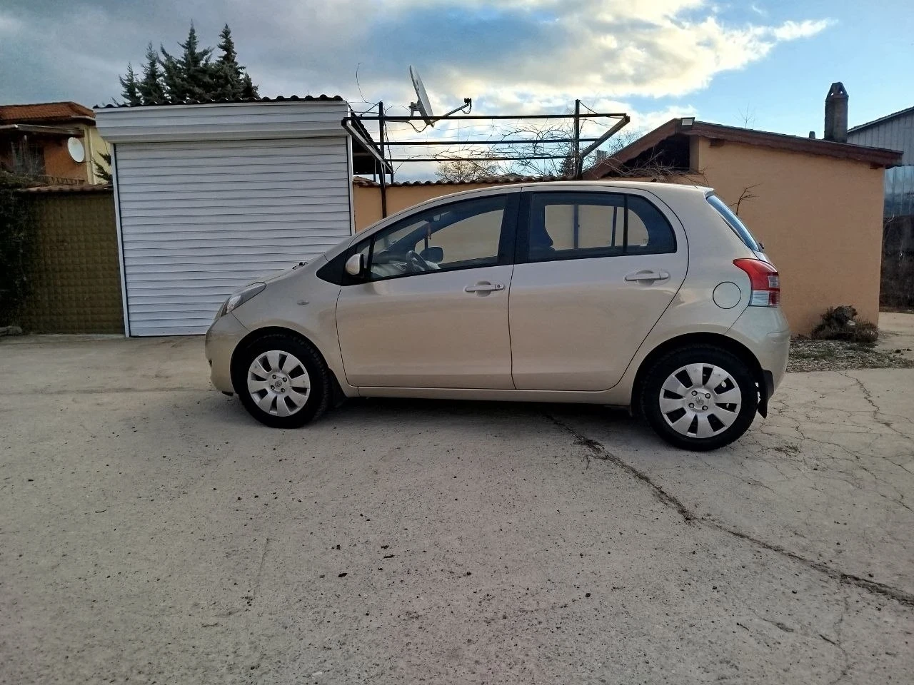 Toyota Yaris 1.4 D4D, снимка 3 - Автомобили и джипове - 53712616