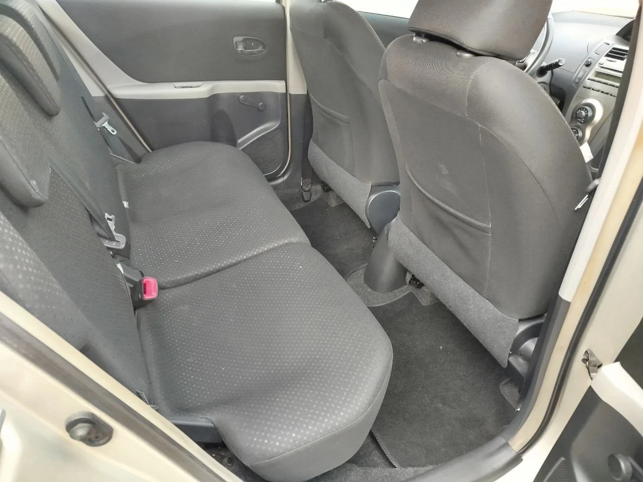 Toyota Yaris 1.4 D4D, снимка 10 - Автомобили и джипове - 53712616