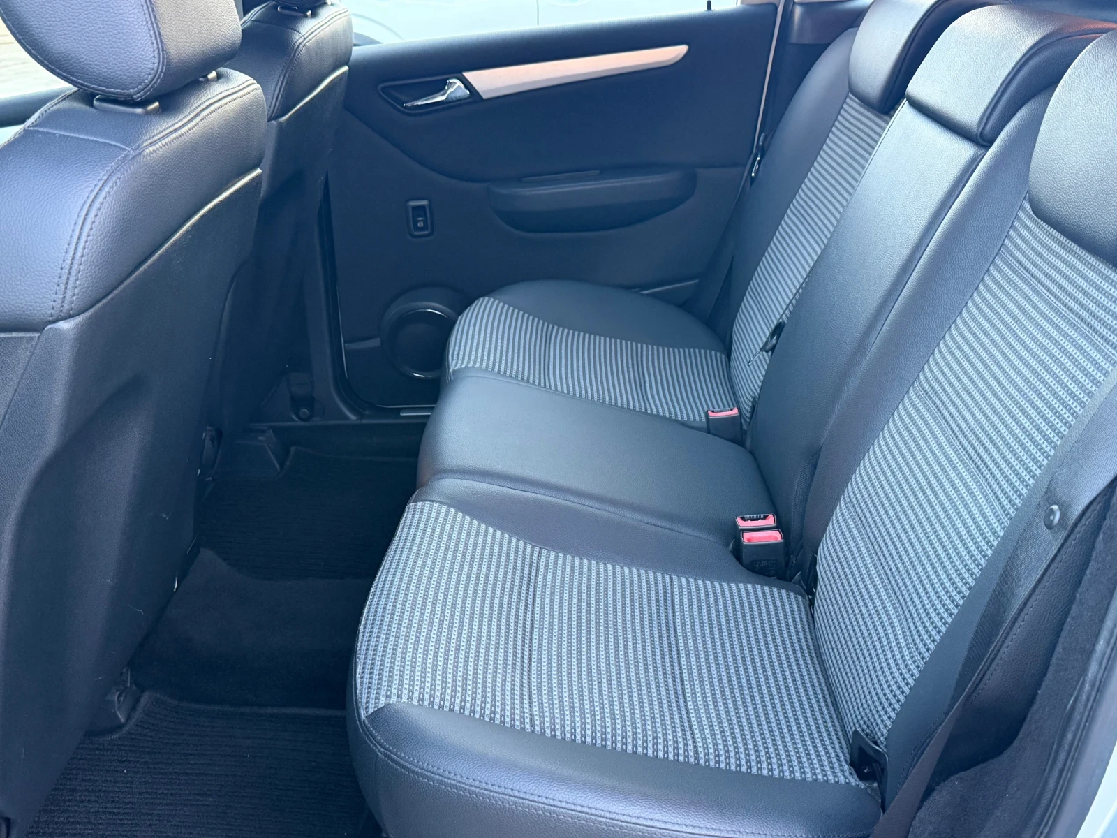 Mercedes-Benz B 200 Automat , снимка 14 - Автомобили и джипове - 53803706