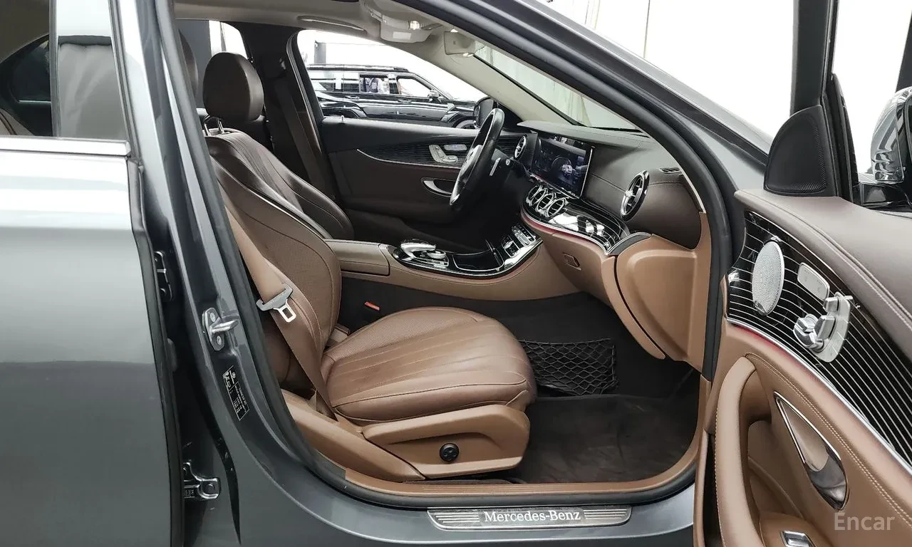 Mercedes-Benz E 400 360view* Pano* Burmester* Обдухване* Подгрев* HUD*, снимка 9 - Автомобили и джипове - 54739785