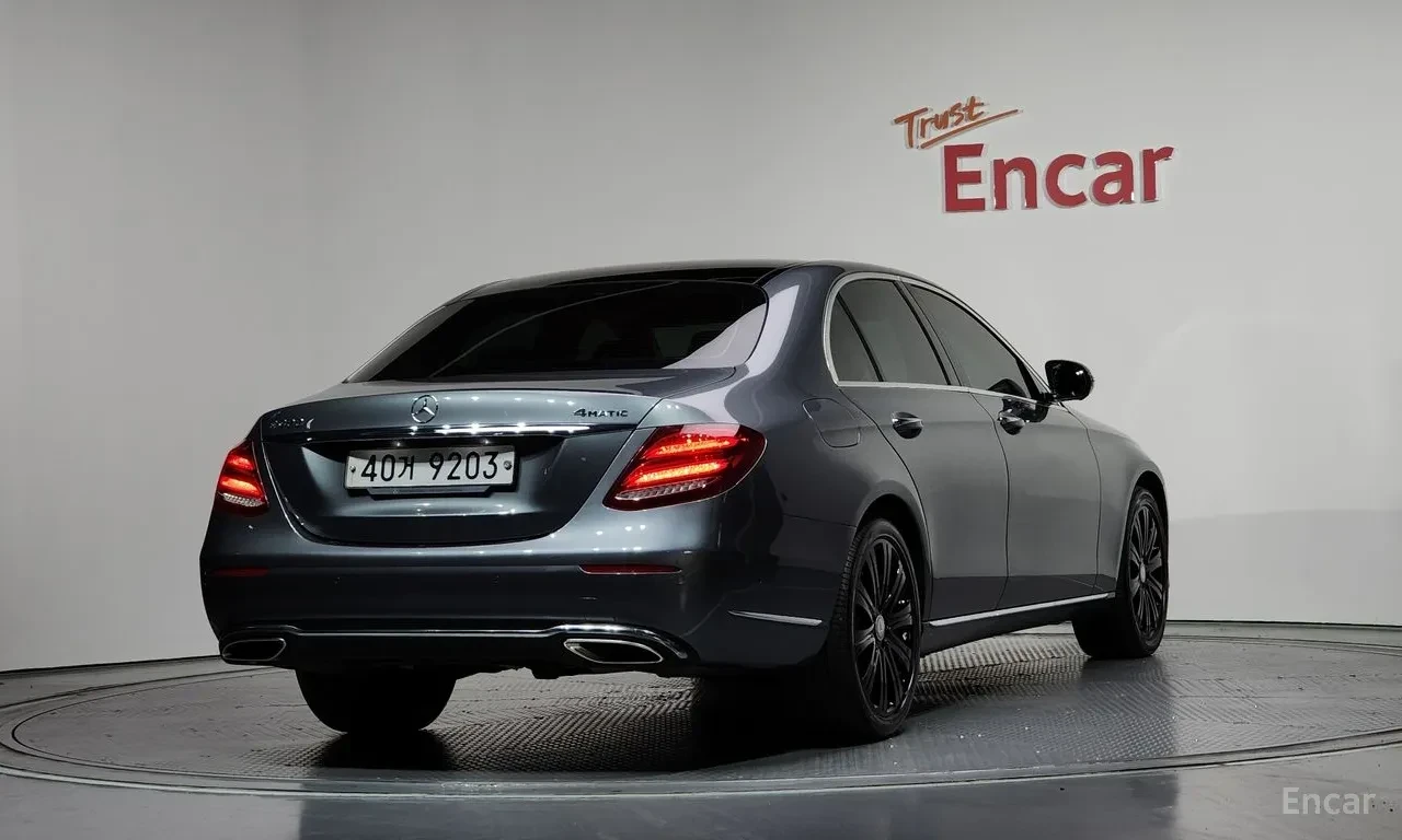 Mercedes-Benz E 400 360view* Pano* Burmester* Обдухване* Подгрев* HUD*, снимка 2 - Автомобили и джипове - 54739785