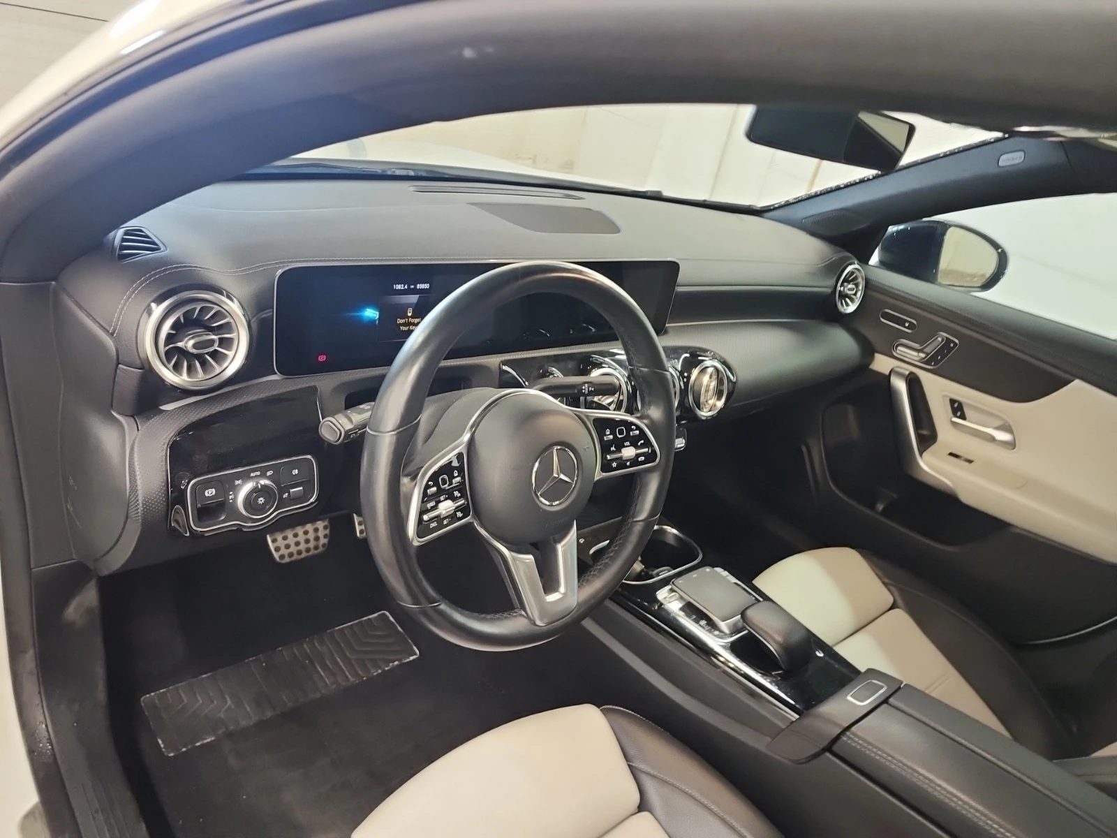 Mercedes-Benz CLA 250 * * CARFAX * * АВТО КРЕДИТ * * , снимка 8 - Автомобили и джипове - 55133088