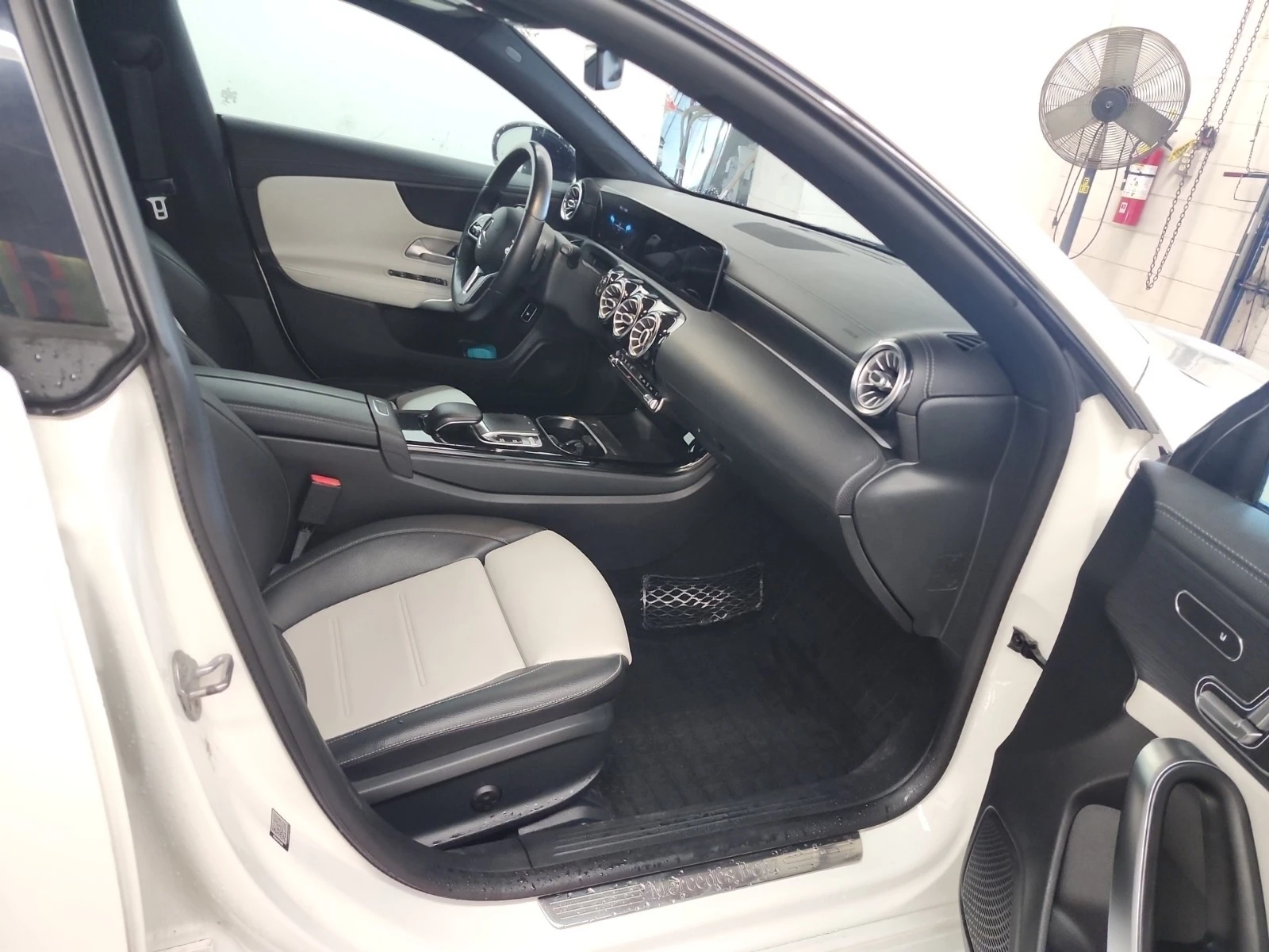 Mercedes-Benz CLA 250 * * CARFAX * * АВТО КРЕДИТ * * , снимка 11 - Автомобили и джипове - 55133088