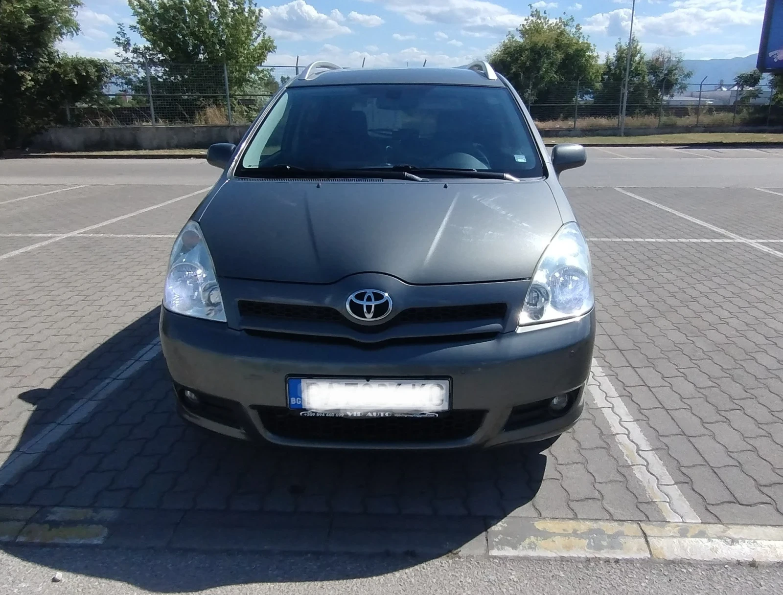 Toyota Corolla verso D-4D, снимка 8 - Автомобили и джипове - 55647249