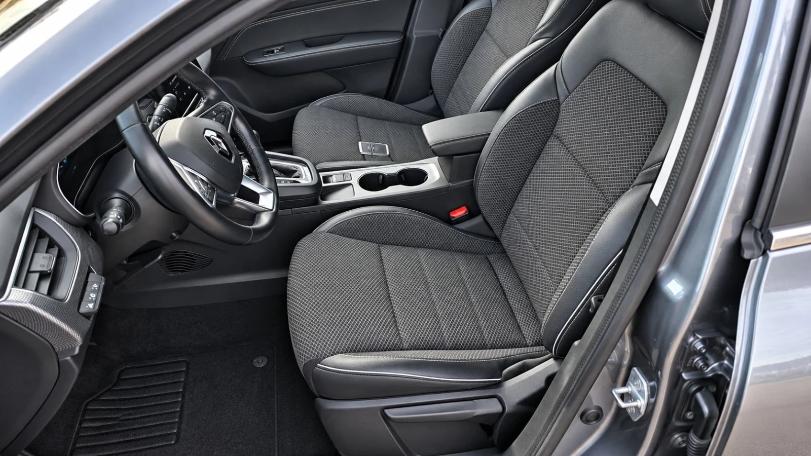 Renault Arkana 1.6 E-Tech-Hybrid-Intens-145hp, снимка 7 - Автомобили и джипове - 56253505