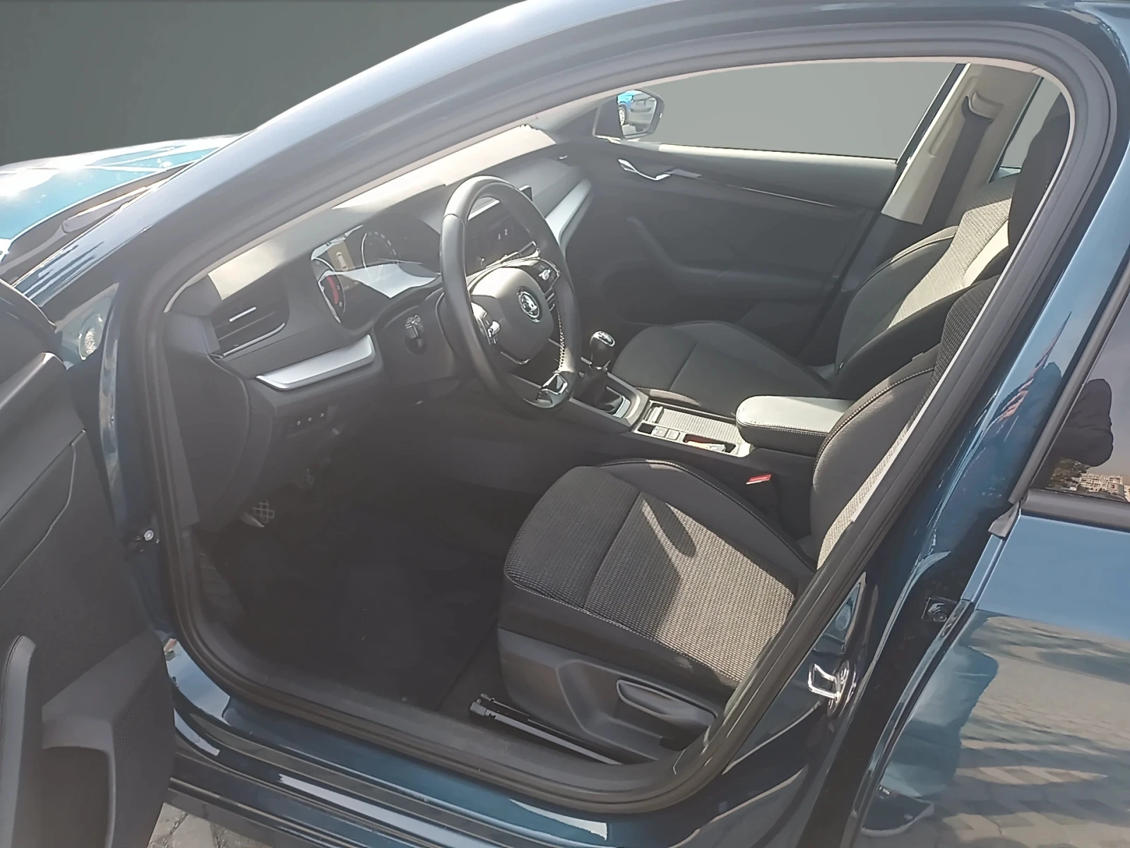 Skoda Octavia 1.5TSI / 6MT | Mobile.bg � ����������� 9