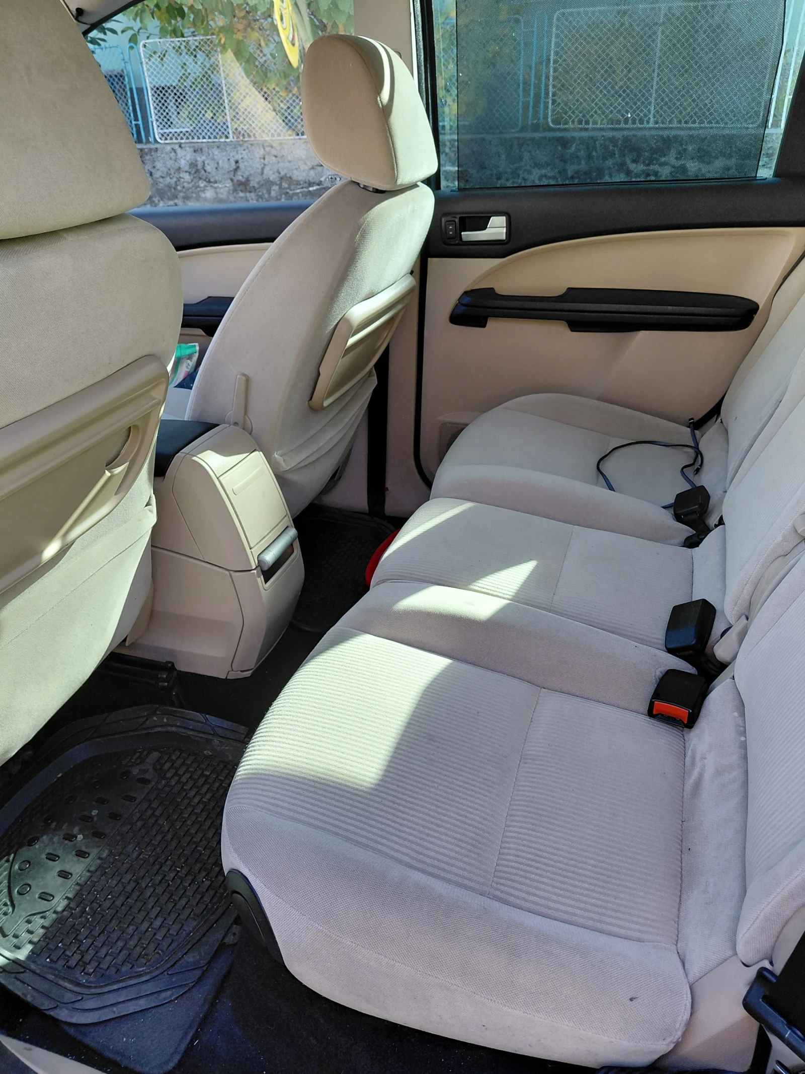 Ford C-max, снимка 2 - Автомобили и джипове - 56616760