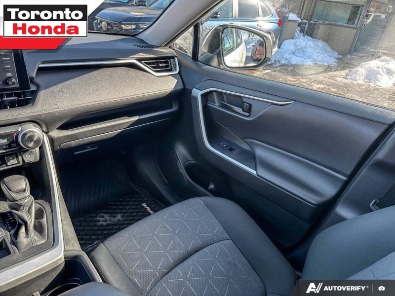 Toyota Rav4 LE* AWD* АвтоКредит* (ЦЕНА ДО БГ), снимка 17 - Автомобили и джипове - 53385247