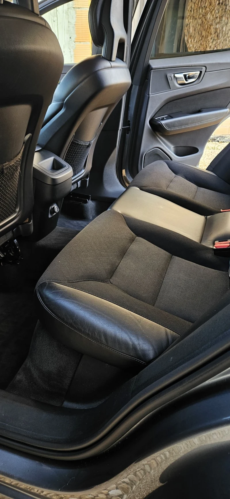 Volvo XC60 2.0d 190ks 4x4 Android Auto Carplay , снимка 10 - Автомобили и джипове - 53538072