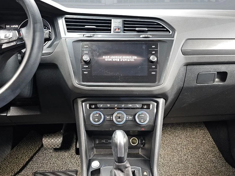 VW Tiguan 2.0 TDI Premium| 140к.с., снимка 13 - Автомобили и джипове - 56004283