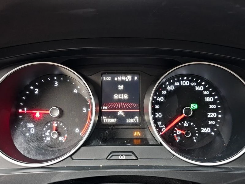 VW Tiguan 2.0 TDI Premium| 140к.с., снимка 8 - Автомобили и джипове - 56004283