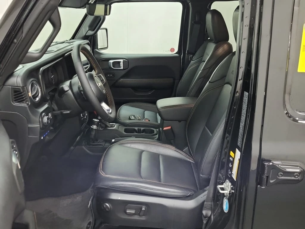 Jeep Wrangler * SAHARA * CARFAX *  - изображение 5