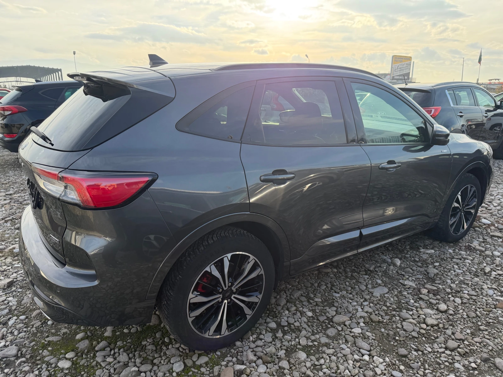 Ford Kuga 2.5 PHEV ST LINE - изображение 4