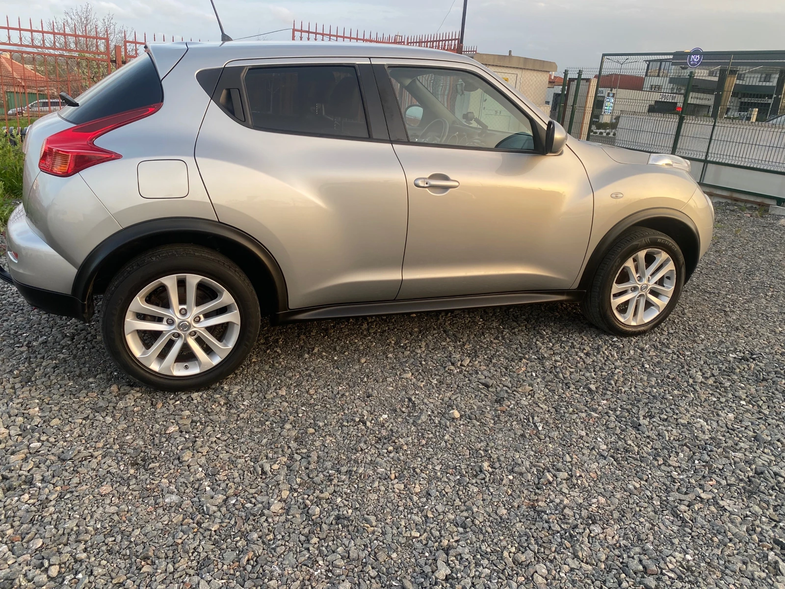 Nissan Juke 1.6  TEKNA, снимка 8 - Автомобили и джипове - 54196996