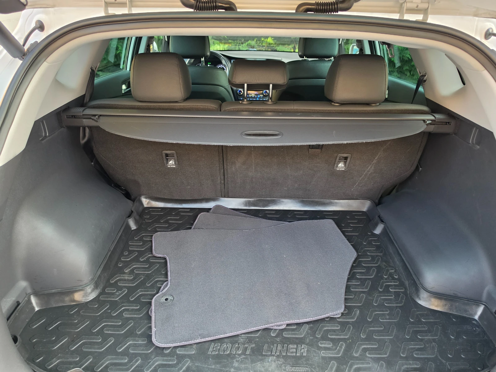 Hyundai Tucson 2.0 PREMIUM-FULL, снимка 16 - Автомобили и джипове - 54569431