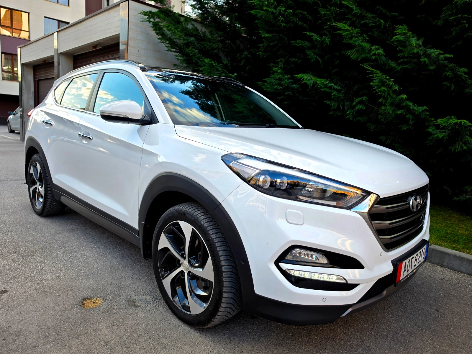 Hyundai Tucson 2.0 PREMIUM-FULL, снимка 3 - Автомобили и джипове - 54569431