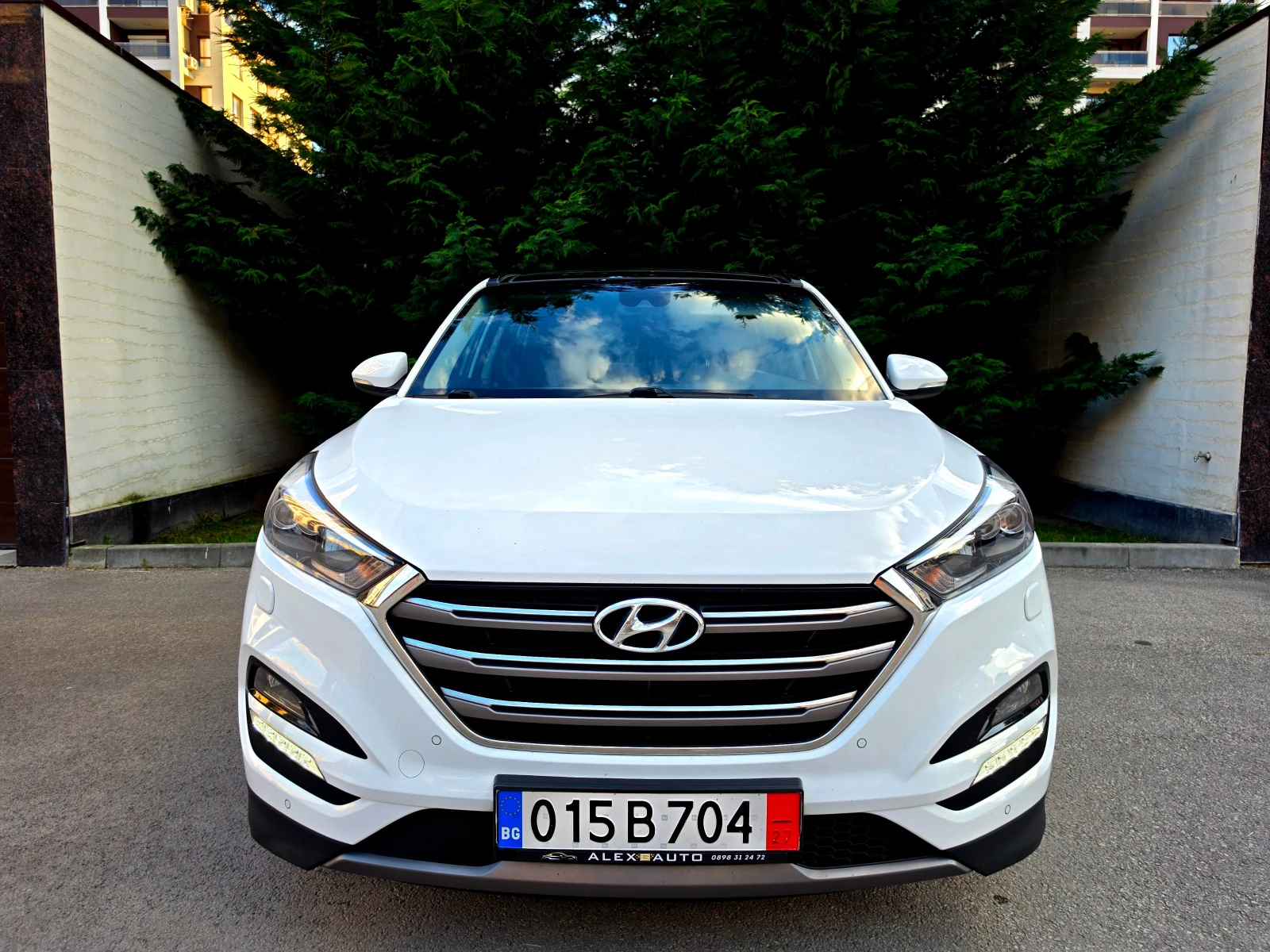 Hyundai Tucson 2.0 PREMIUM-FULL, снимка 2 - Автомобили и джипове - 54569431