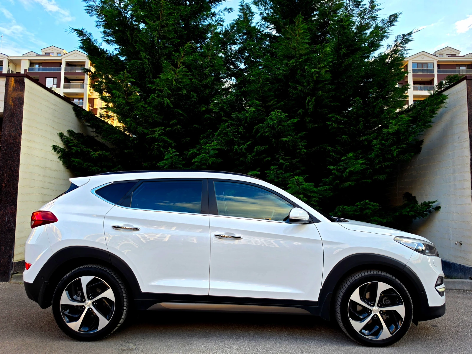 Hyundai Tucson 2.0 PREMIUM-FULL, снимка 4 - Автомобили и джипове - 54569431