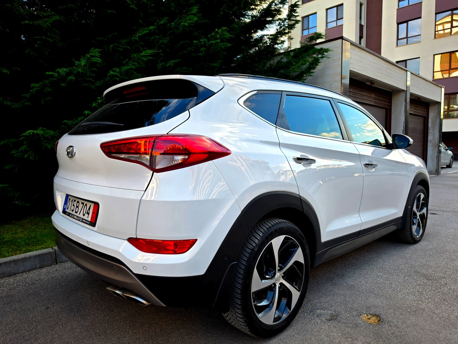 Hyundai Tucson 2.0 PREMIUM-FULL, снимка 5 - Автомобили и джипове - 54569431