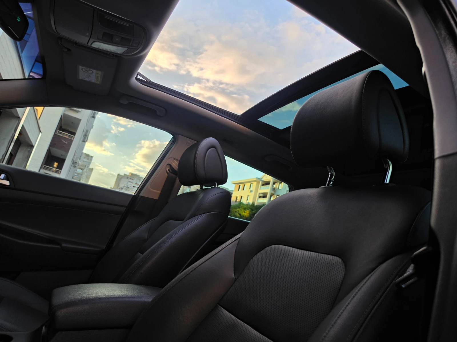 Hyundai Tucson 2.0 PREMIUM-FULL, снимка 12 - Автомобили и джипове - 54569431